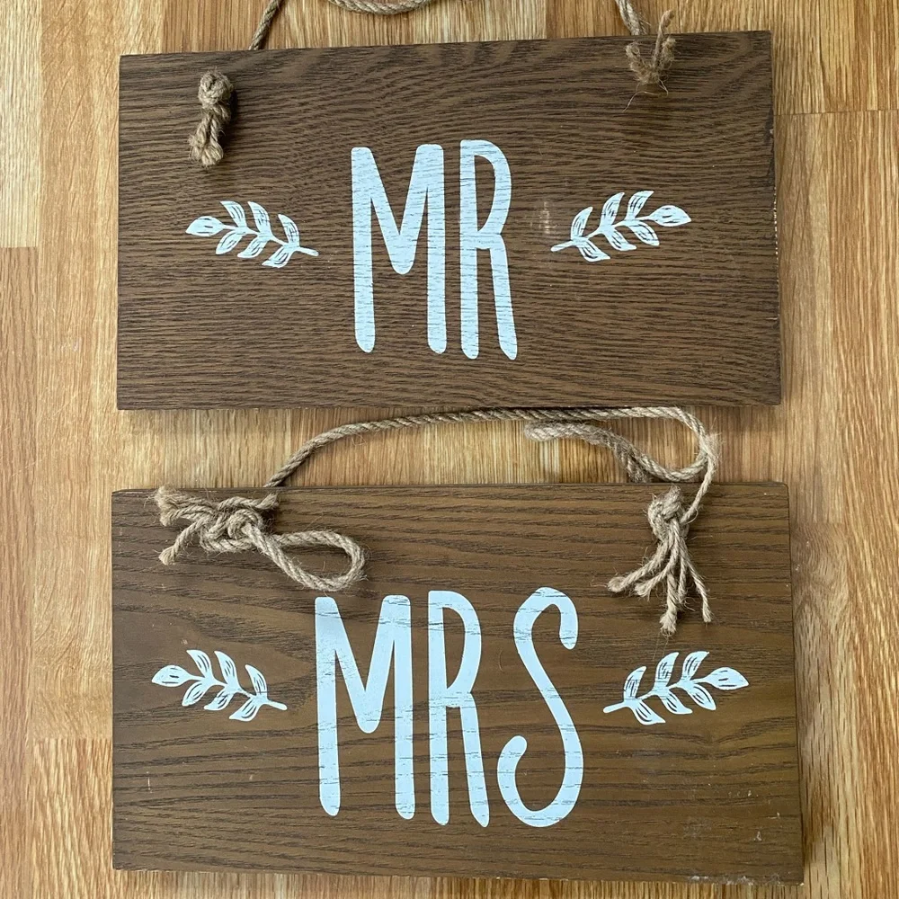 Mr&Mrs Wood Signs